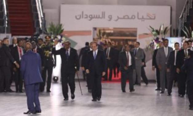 فيديو.. البشير يغادر القاهرة بعد زيارة سريعة التقى خلالها الرئيس السيسى