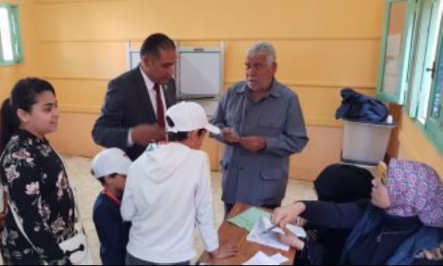 النائب محمد الشورى يصوت فى الانتخابات الرئاسية بمسقط رأسه بالدقهلية (صور)