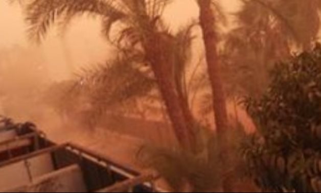 صور.. عواصف رملية تضرب محافظة أسيوط