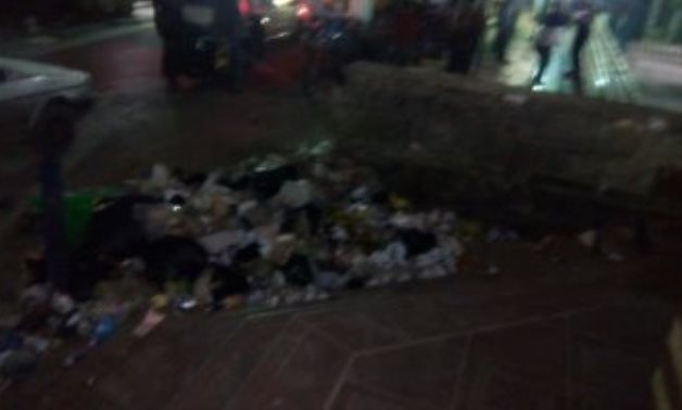 شكوى من استمرار انتشار القمامة أمام محطة مترو عزبة النخل الغربية