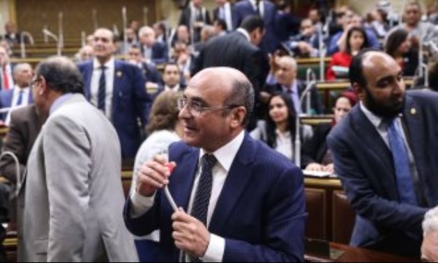 عمر مروان: تم احتواء أزمة البرلمان والحكومة حول إلقاء طلبات النواب بالقمامة