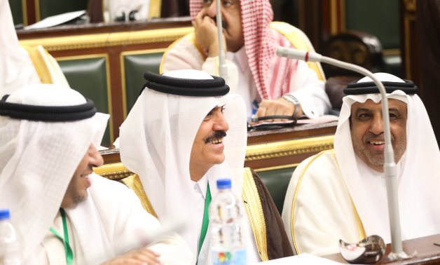 صور .. ضحك وأحاديث جانبية بين أعضاء الوفد القطري بختام الاتحاد البرلمان العربي