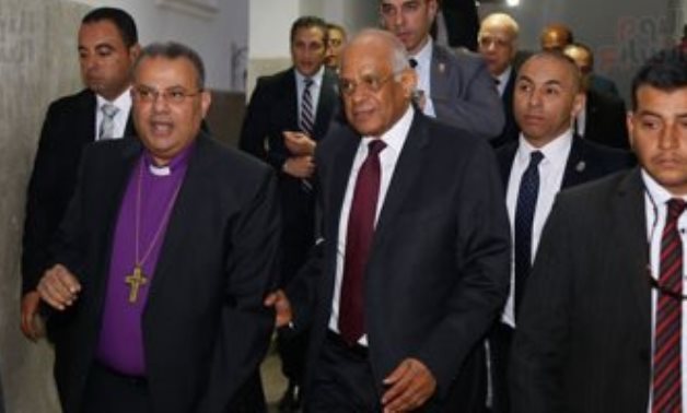 رئيس البرلمان ومحافظ القاهرة يشاركان باحتفالات عيد القيامة بالكنيسة الإنجيلية (صور)