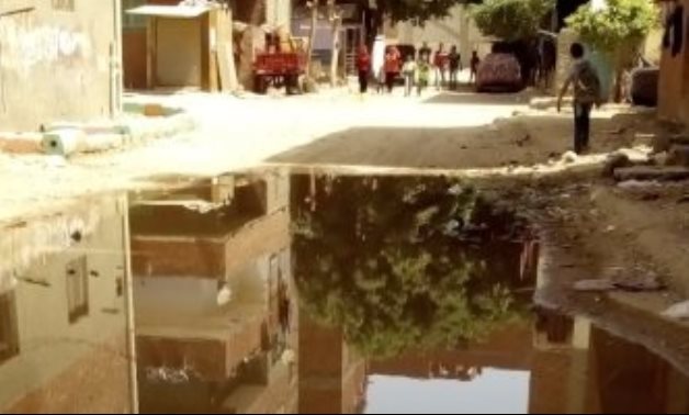 شكوى من غرق شوارع مدينة الصلب الجديدة بمياة الصرف الصحى لأكثر من أسبوعين