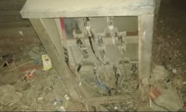 مطالب بصيانة كابينة كهرباء تهدد المارة فى شارع المصانع بمنطقة النزهة 2