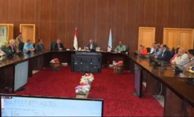 صور.. محافظ البحر الأحمر يستقبل وفد لجنة الصحة بالبرلمان بديوان عام المحافظة