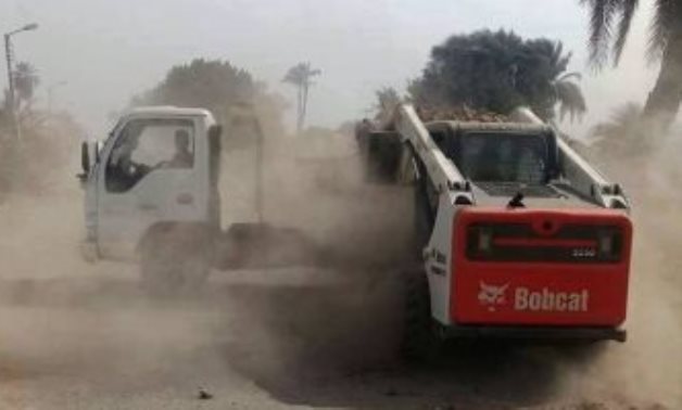صور.. محافظ سوهاج: رفع 52 طن من القمامة والمخلفات الصلبة بقرية برديس