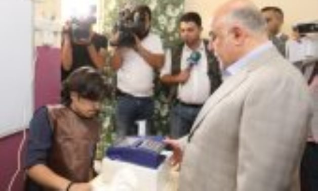 رئيس الوزراء العراقى حيدر العبادي يدلى بصوته فى الانتخابات التشريعية