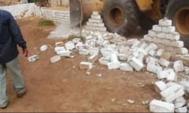 محافظ سوهاج: إزاله 7 حالات تعدى على الأراضى الزراعية بمدينة طهطا