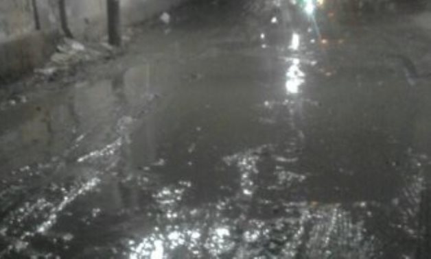مياه الصرف تغرق شوارع قرية محلة أبو على القنطرة بالغربية