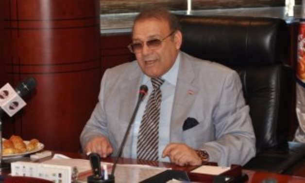الدكتور حسن راتب يسلم شهادات إتمام دورة أكاديمية المياه العربية