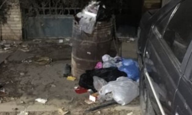 القمامة تغزو حدائق الأهرام فى الجيزة.. والأهالى يشكون عدم جمعها منذ أسبوع
