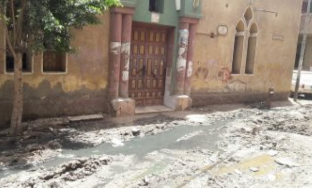 صور.. المياه تحاصر مسجد قرية نبتيت فى الشرقية ومطالب بصيانة شبكة الصرف