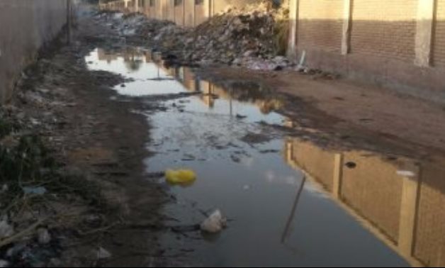 قارئ يشكو غرق مدرسة الركايبة فى دمياط بمياه الصرف الصحى