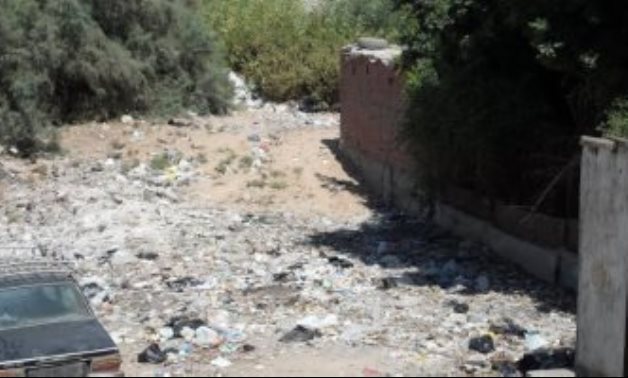 صور.. شكوى من تراكم القمامة ونقص الخدمات فى شارع محمد فريد بمدينة السلام