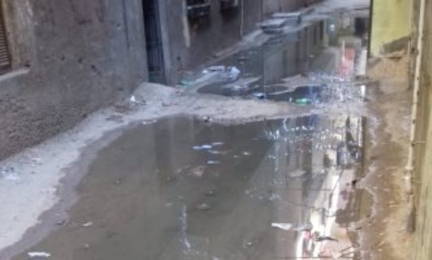 شكوى من انتشار مياه الصرف الصحى بشارع أبو صلاح فى عين شمس الغربية