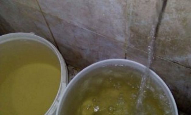 شكوى من تلوث مياه الشرب فى قرية المنيرة بالقليوبية وتحولها إلى اللون الأصفر