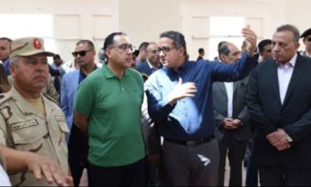 رئيس الوزراء: خطة لتطوير شبكة الطرق وبناء عدد من الفنادق فى منطقة الهرم