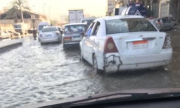 قارئة تشكو من الزحام المرورى فى شارع بورسعيد بسبب كسر ماسورة مياه