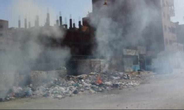 صحافة المواطن.. شكوى من انتشار القمامة بطريق محمد نجيب فى المرج