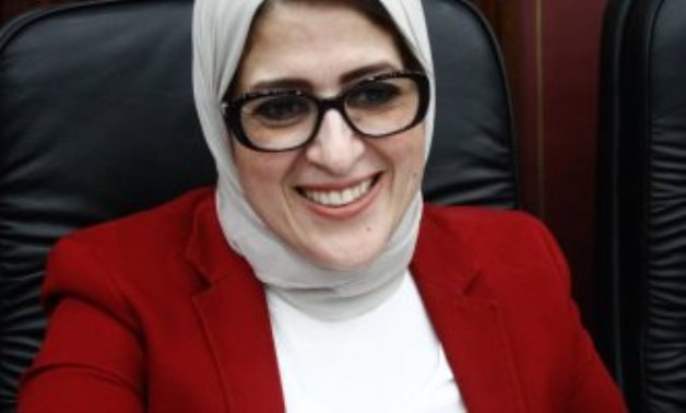 صور.. شاهد ابتسامات وزيرة الصحة فى إجتماعها مع نواب لجنة الشئون الصحية