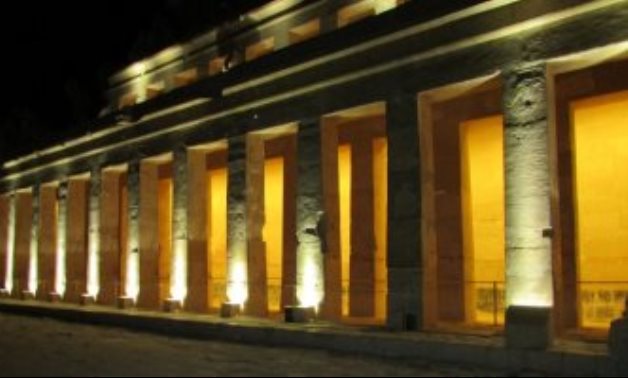 متى يتدخل وزير الآثار لإنهاء مشروع متوقف منذ 2015 لإضاءة المعابد الفرعونية ليلاً ؟