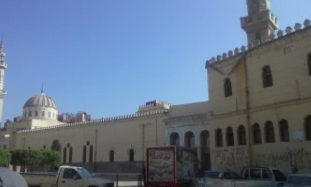 صور.. اضبط مخالفة.. الإهمال يضرب دورات مياه مسجد بكفر الشيخ