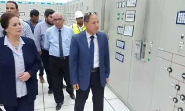 صور.. الرئيس السيسى يفتتح محطة توليد كهرباء وادى النطرون
