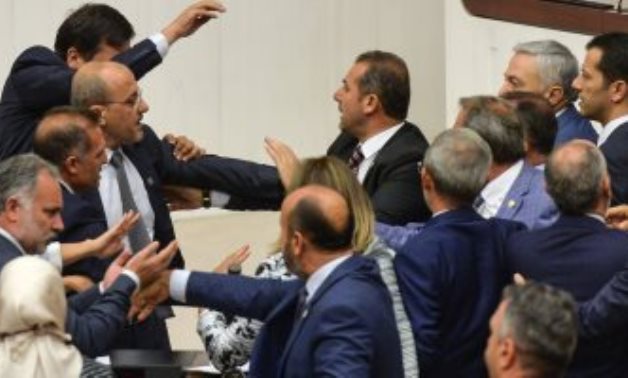 صور.. بلطجية أردوغان.. نواب "العدالة والتنمية" يمنعون المعارضة من الحديث بالبرلمان