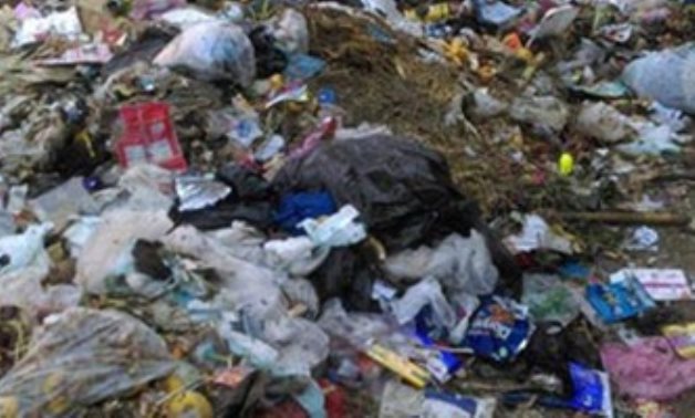 "فينك يا حكومة".. انتشار القمامة بشارع الحدائق فى المرج الغربية