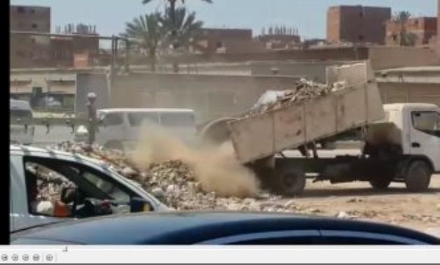 قارئ يشكو من تلال القمامة بمؤسسة الزكاة بالقاهرة