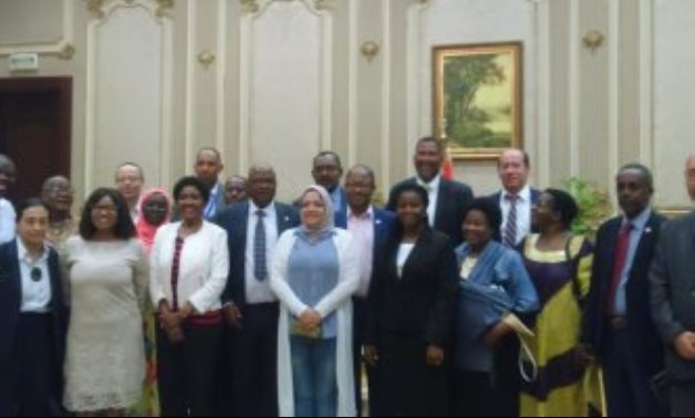 أعضاء "البرلمان الأفريقى" يلتقطون الصور التذكارية بمجلس النواب
