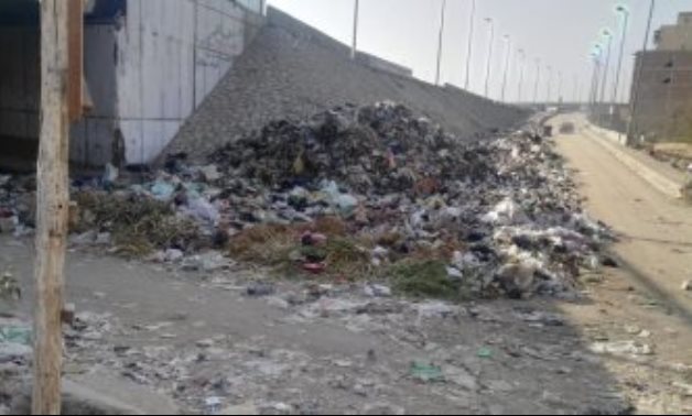 صحافة المواطن.. قارىء يشكو انتشار القمامة بمطلع محور صفط اللبن