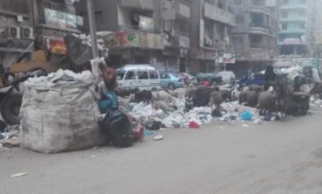 استمرار انشار تلال القمامة بنزلة كوبرى أحمد عرابى بشبرا الخيمة