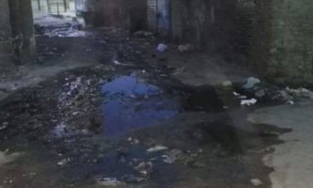 شكوى من انتشار مياه الصرف الصحى بشارع حسن صادق بحى الأربعين فى السويس