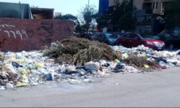 شكوى من تراكم القمامة وإزالة صناديقها بشارع محمد المقريف فى مدينة نصر