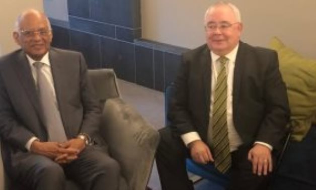 صور.. رئيس البرلمان الأيرلندى يستقبل عبد العال والوفد المصرى بمطار "دبلن"