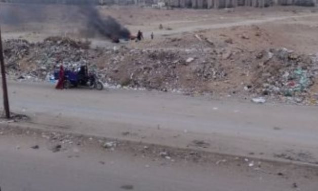 قارىء يشكو حرق القمامة فى أرض فضاء بمدينة نصر.. صور