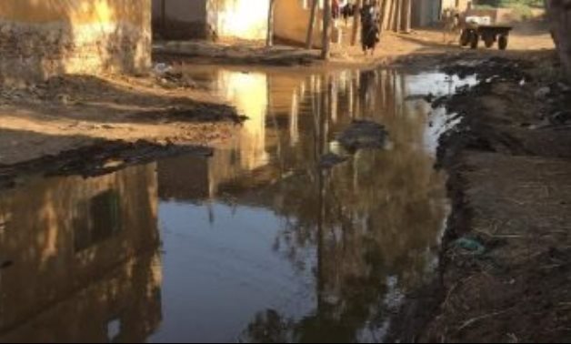 شكوى من غرق شوارع قرية أصف فى كفر الشيخ بمياه الصرف الصحى