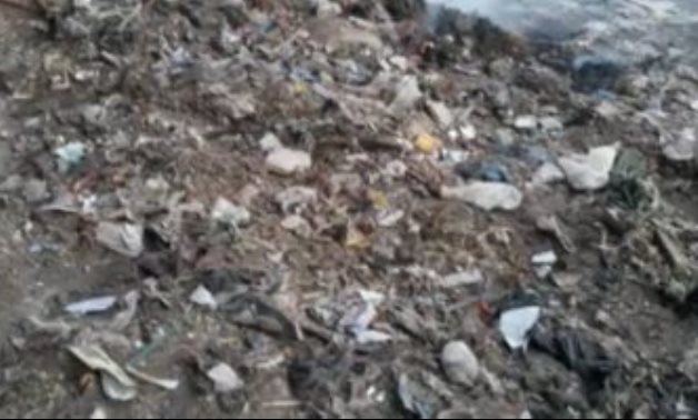 قارىء يشكو انتشار القمامة بمنطقة العزبة البيضاء بالمرج الجديدة