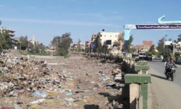 تراكم القمامة بمدخل مدينة سيدى سالم بمحافظة كفر الشيخ