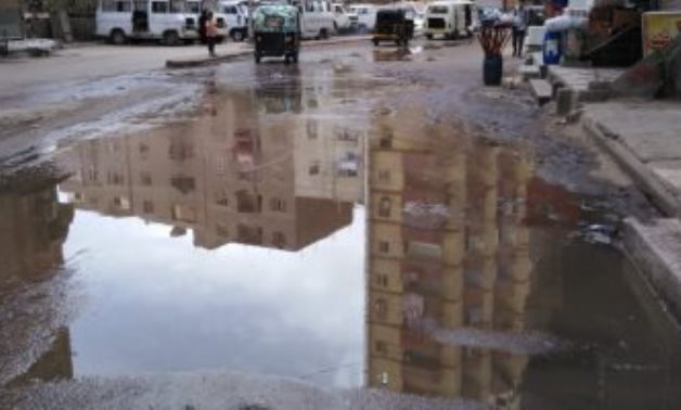 صور.. انتشار مياه الصرف الصحى بشارع الملكة بفيصل