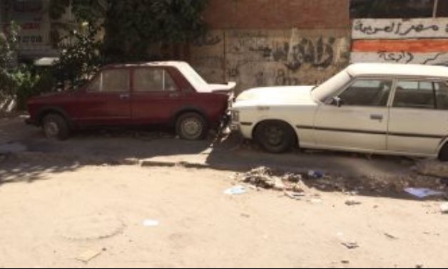 سيارات مهجورة بشوراع مدينة نصر تشكل خطورة على حياة المواطنين