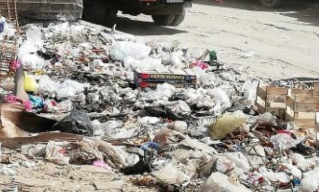 شكوى من انتشار القمامة والحيوانات النافقة فى مقابر سيدى غازى بكفر الشيخ
