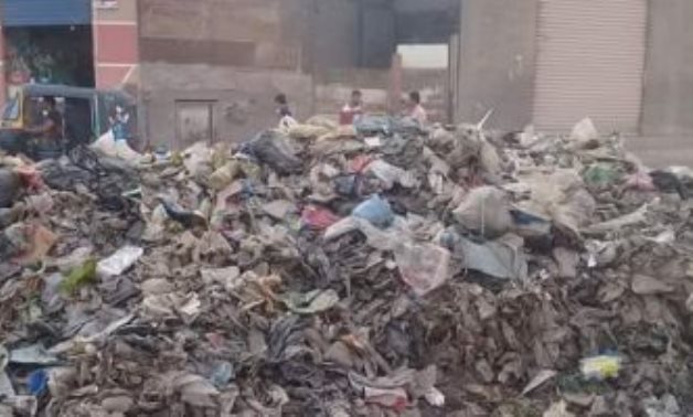 شكوى من استمرار تراكم القمامة بشارع أحمد زيادة كفر الشرفا المرج
