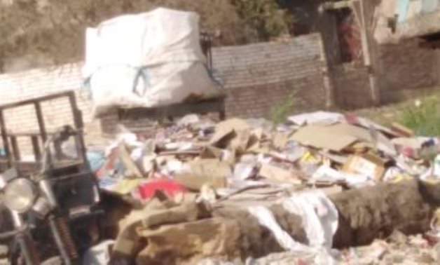 قارىء يشكو انتشار القمامة بمنطقة أولاد نصير بسوهاج