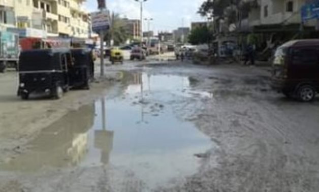 قارى يناشد المسئولين التعامل مع مياه الأمطار بشوارع أبوتلات بالإسكندرية
