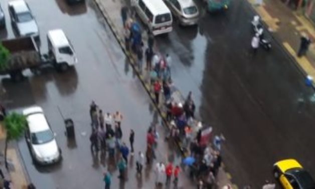 صور.. مياه الأمطار تغرق منازل شارع بورسعيد شرق الإسكندرية