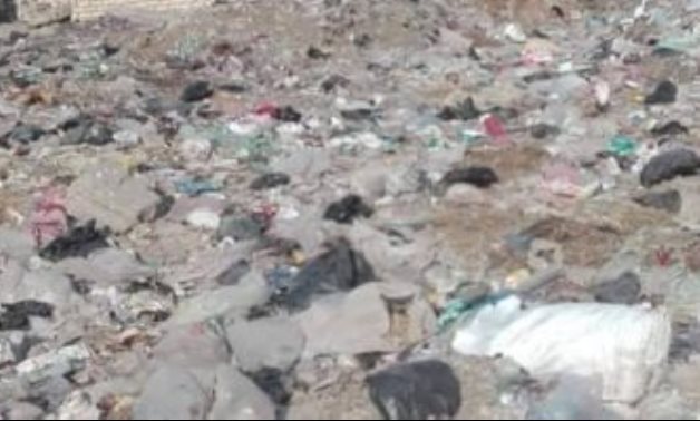 أهالى قرية بمركز إيتاى البارود بمحافظه البحيرة يشكون انتشار القمامة بالشوارع