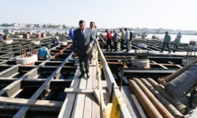 صور.. محافظ البحيرة يتفقد أعمال أول ميناء صيد فى رشيد بتكلفة 450 مليون جنيه